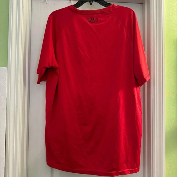 Under Armour Loose Red Short Sleeve Tee Shirt - Picture 3 of 6